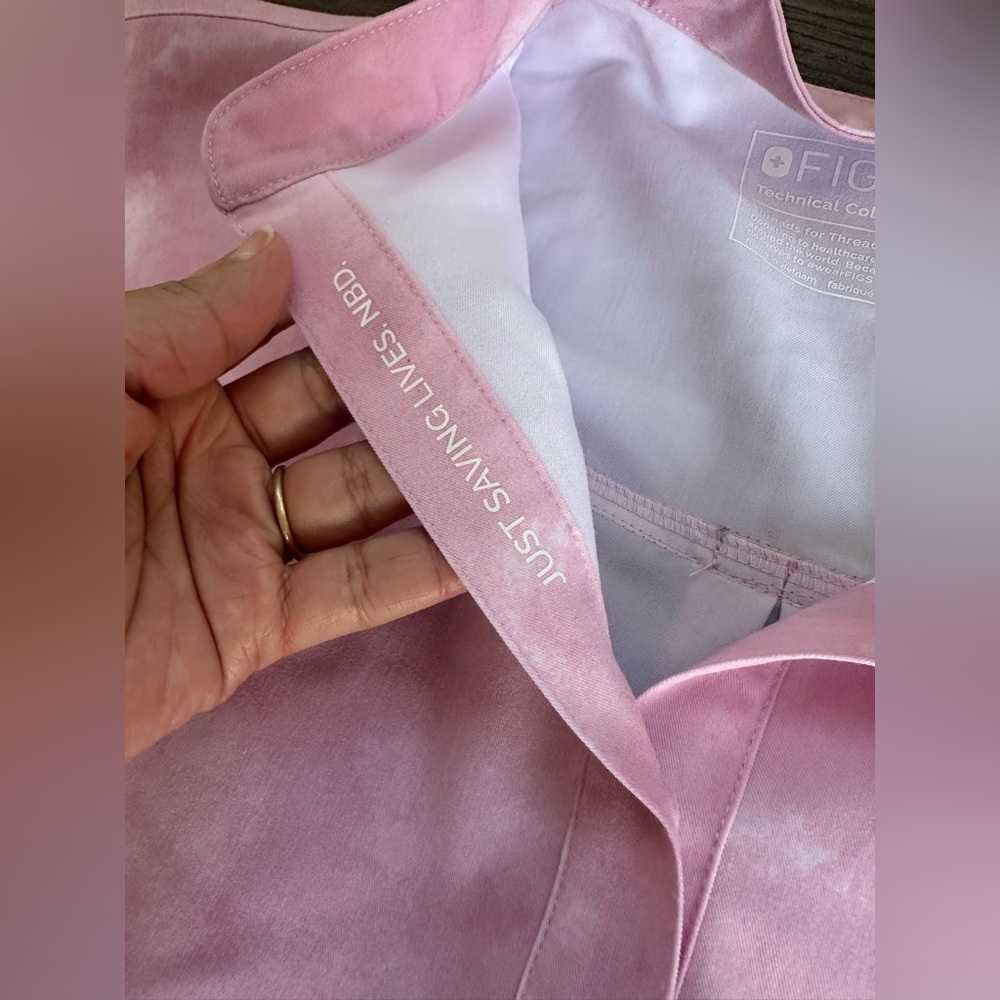 Figs Rafaela  Scrub Top Pink Tie-Dye Limited Edition - Picture 4 of 8